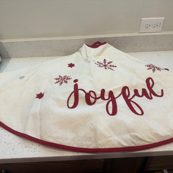 TREE SKIRT - Picture 4 of 8